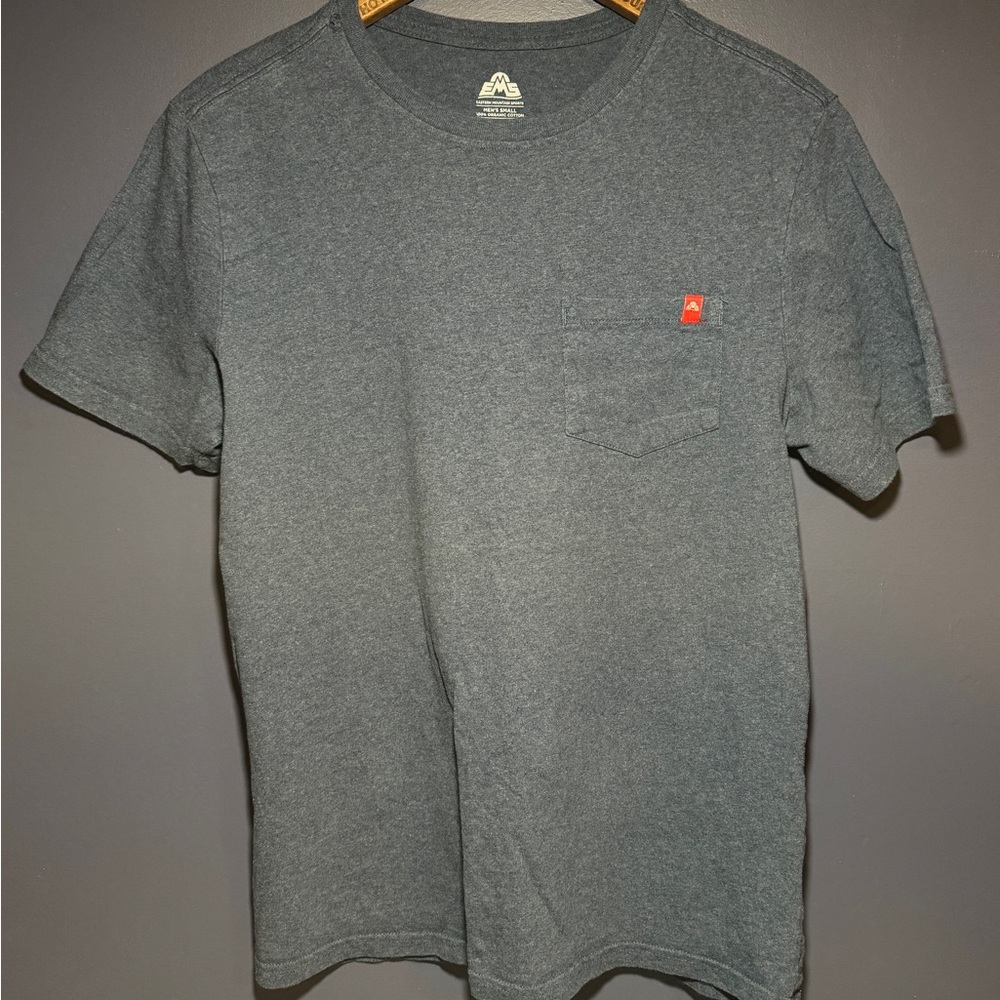 Eastern Mountain Sports Men’s Pocket T-Shirt 100% Organic Cotton Size Small